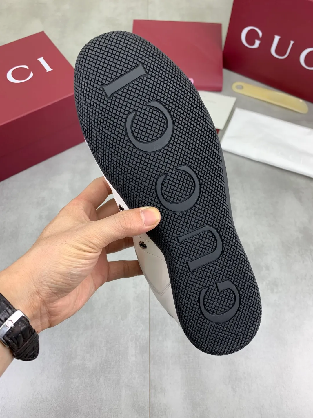 Men's shoes 💰P542 💰[New model] 🆘 The latest model from Gucci's official website 🎁Classic casual and fashionable men's shoes 👟Breaking hot model 💥The style is simple and elegant, exclusive for trendy men. Unique official website's latest brand elements 👑Gucci original decoration, fashionable and generous, the fabric is made of original soft calfskin➕Comfortable soft pigskin lining ✅The official website specifies wear-resistant rubber outsole_full of elasticity, classic model taken in real life🎬Color: 5️⃣colors available😍Number: 35-44